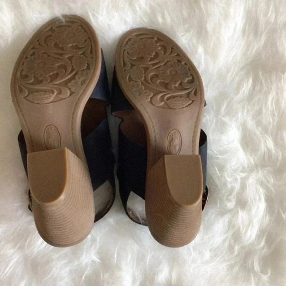 Euro soft Sandal Size 9 Medium Block Heels - Picture 6 of 6